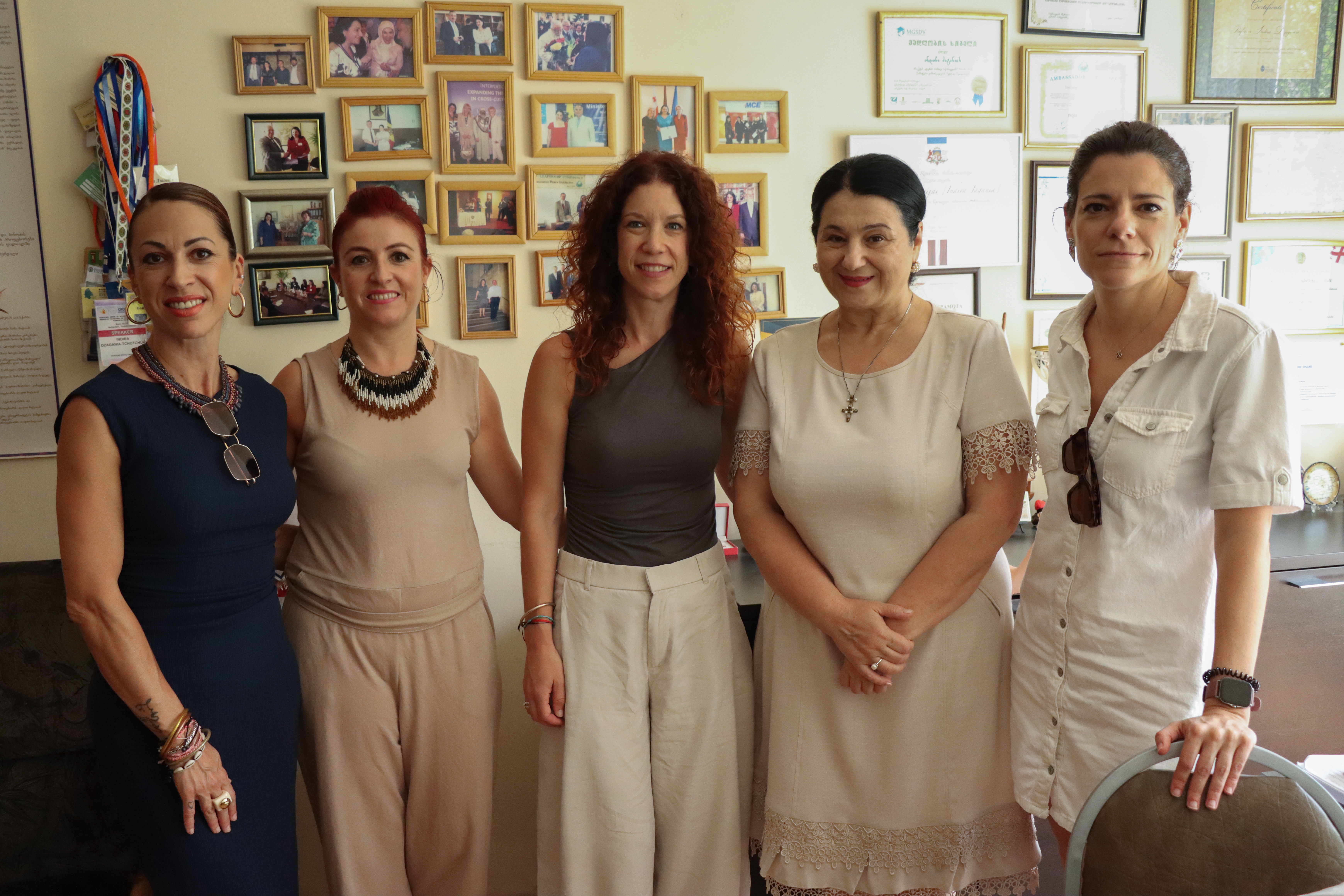 Erasmus+ მობილობის პროგრამის ფარგლებში, სოხუმის სახელმწიფო უნივერსიტეტს გრანადის უნივერსიტეტის (ესპანეთი) წარმომადგენლები - სილვია და ნოელია ფერნანდესები. სტუმრობდნენ 